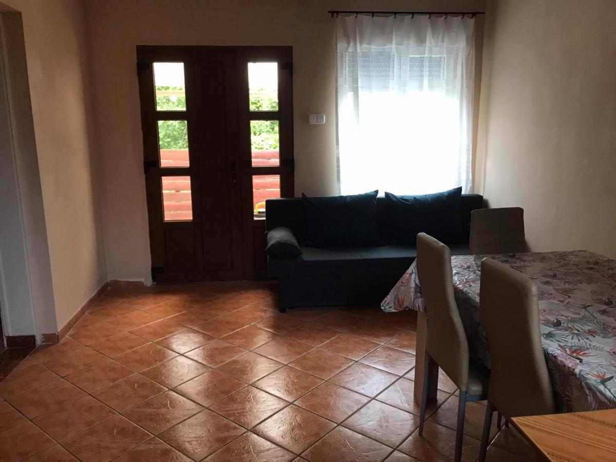 Tahiti Apartman Apartamento Hajdúszoboszló Exterior foto