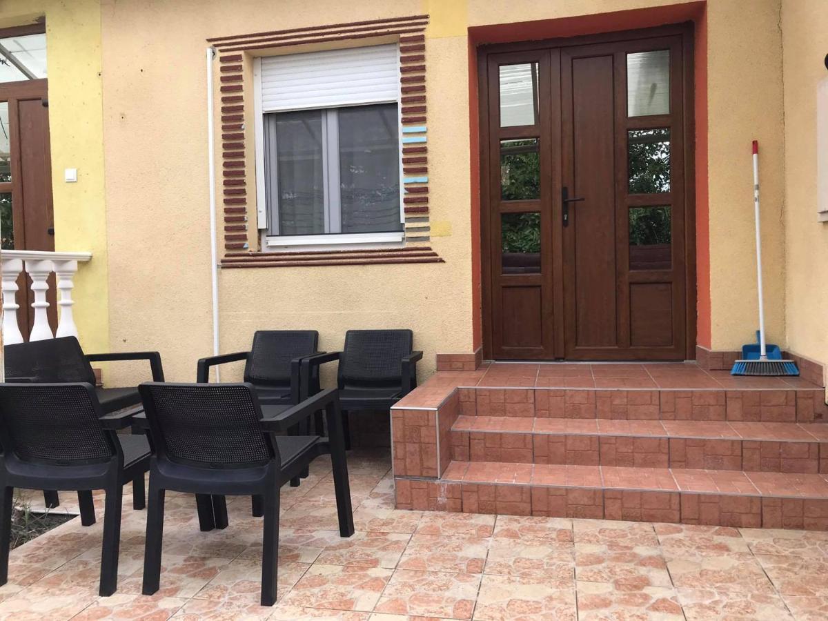 Tahiti Apartman Apartamento Hajdúszoboszló Exterior foto
