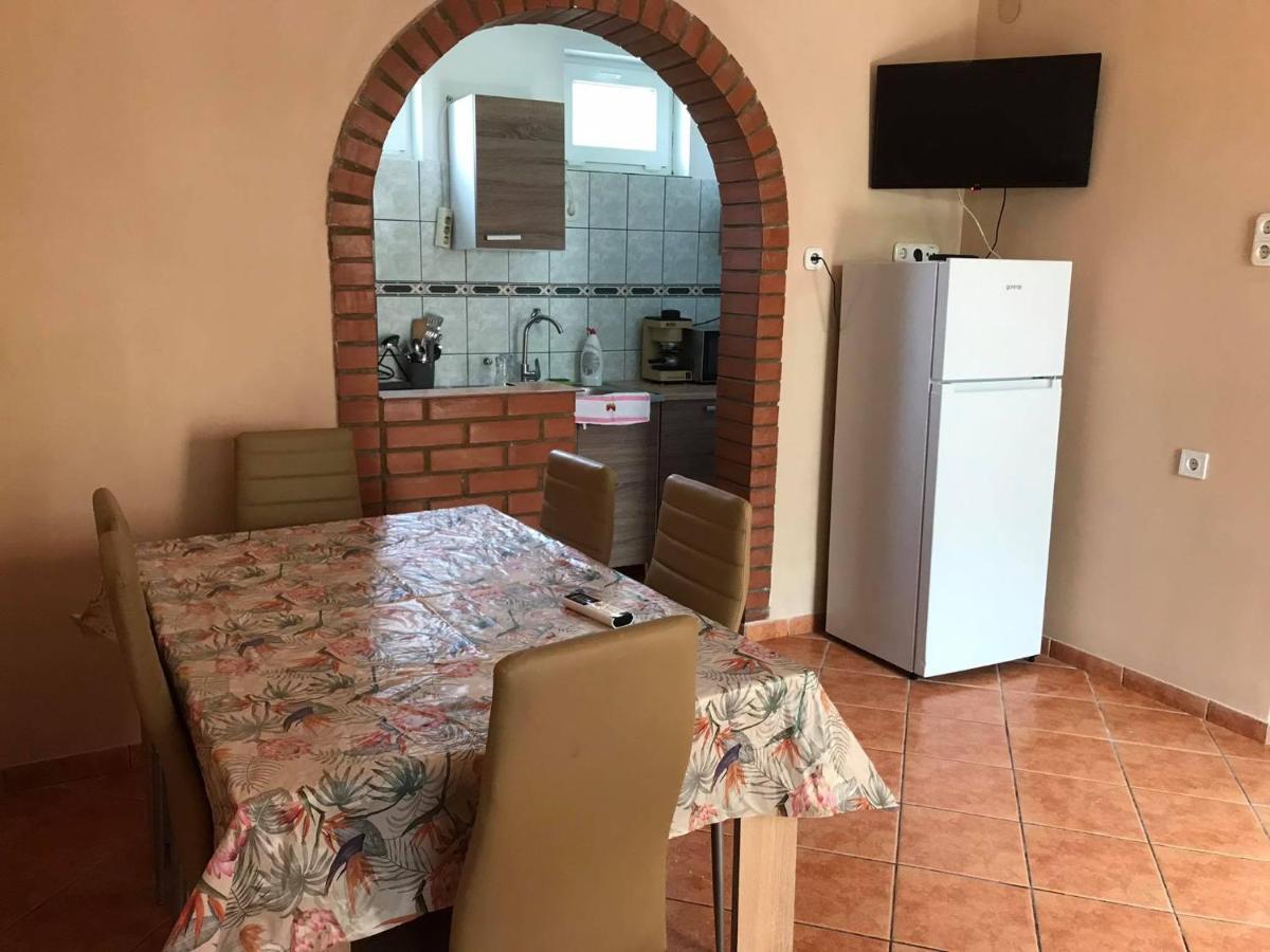 Tahiti Apartman Apartamento Hajdúszoboszló Exterior foto