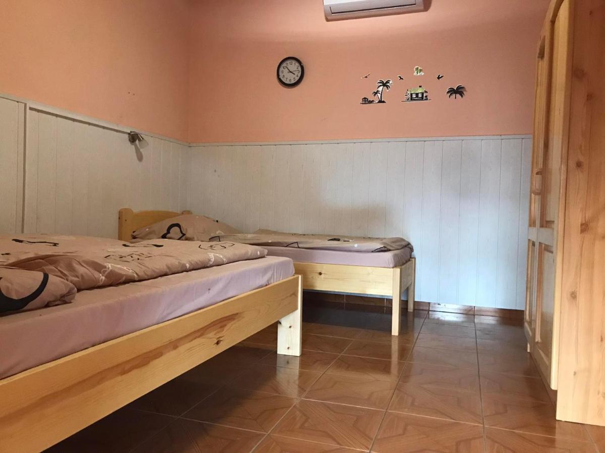 Tahiti Apartman Apartamento Hajdúszoboszló Exterior foto
