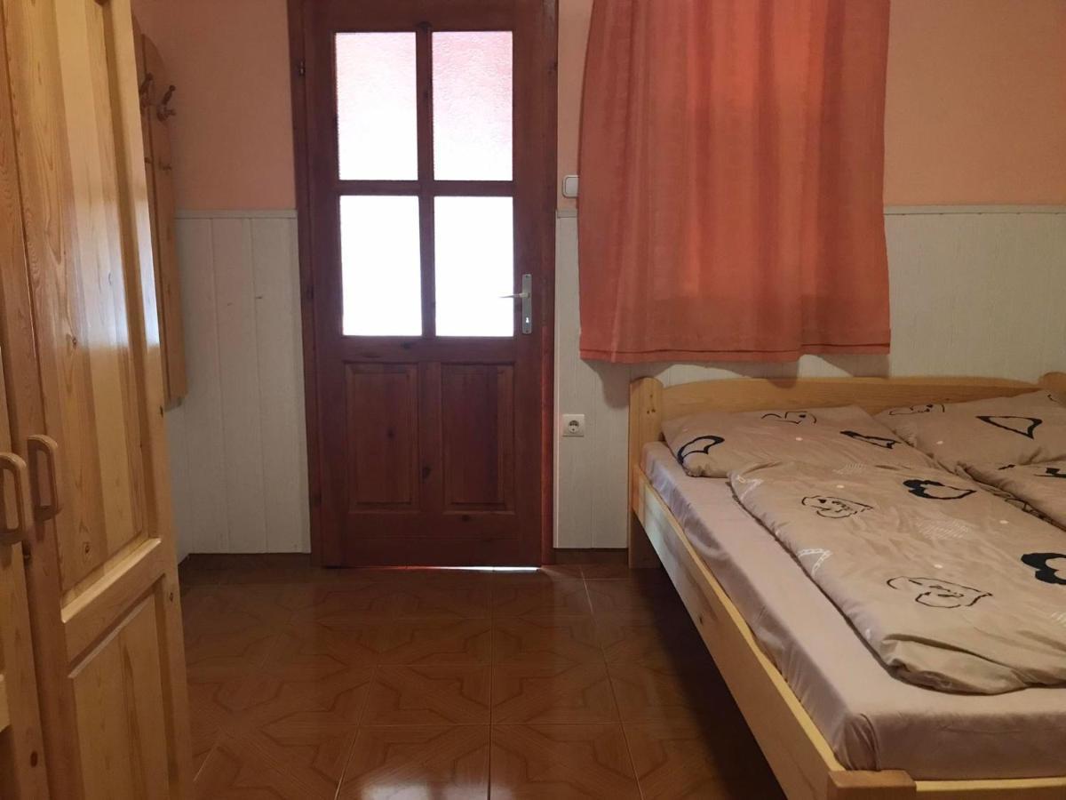 Tahiti Apartman Apartamento Hajdúszoboszló Exterior foto