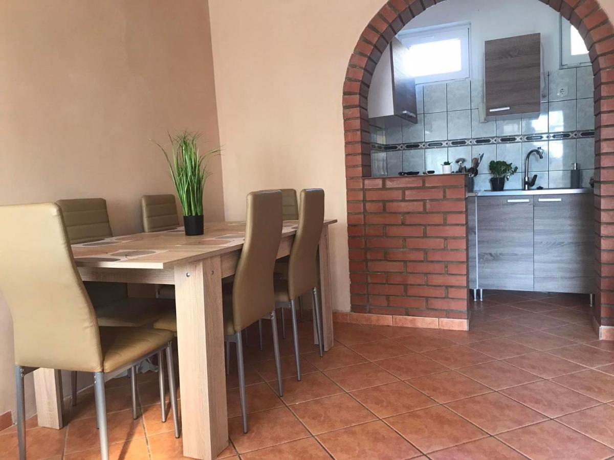 Tahiti Apartman Apartamento Hajdúszoboszló Exterior foto