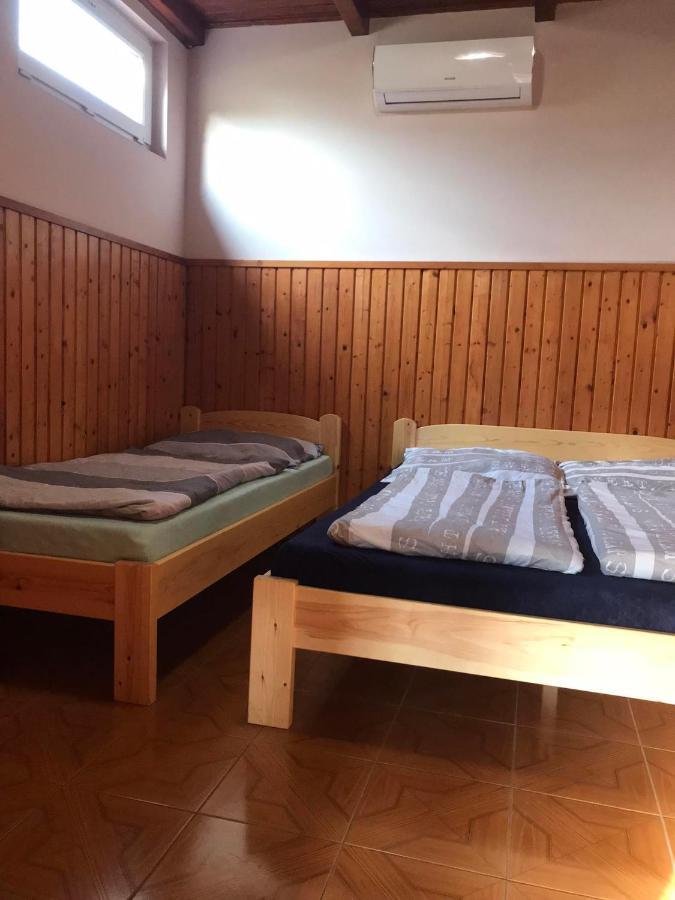 Tahiti Apartman Apartamento Hajdúszoboszló Exterior foto