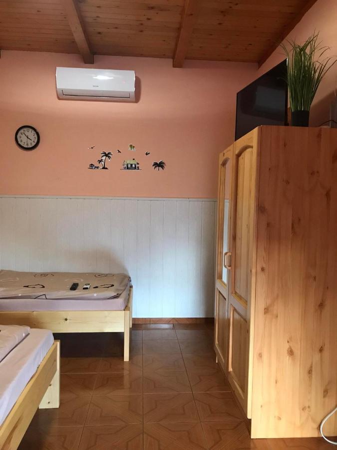 Tahiti Apartman Apartamento Hajdúszoboszló Exterior foto