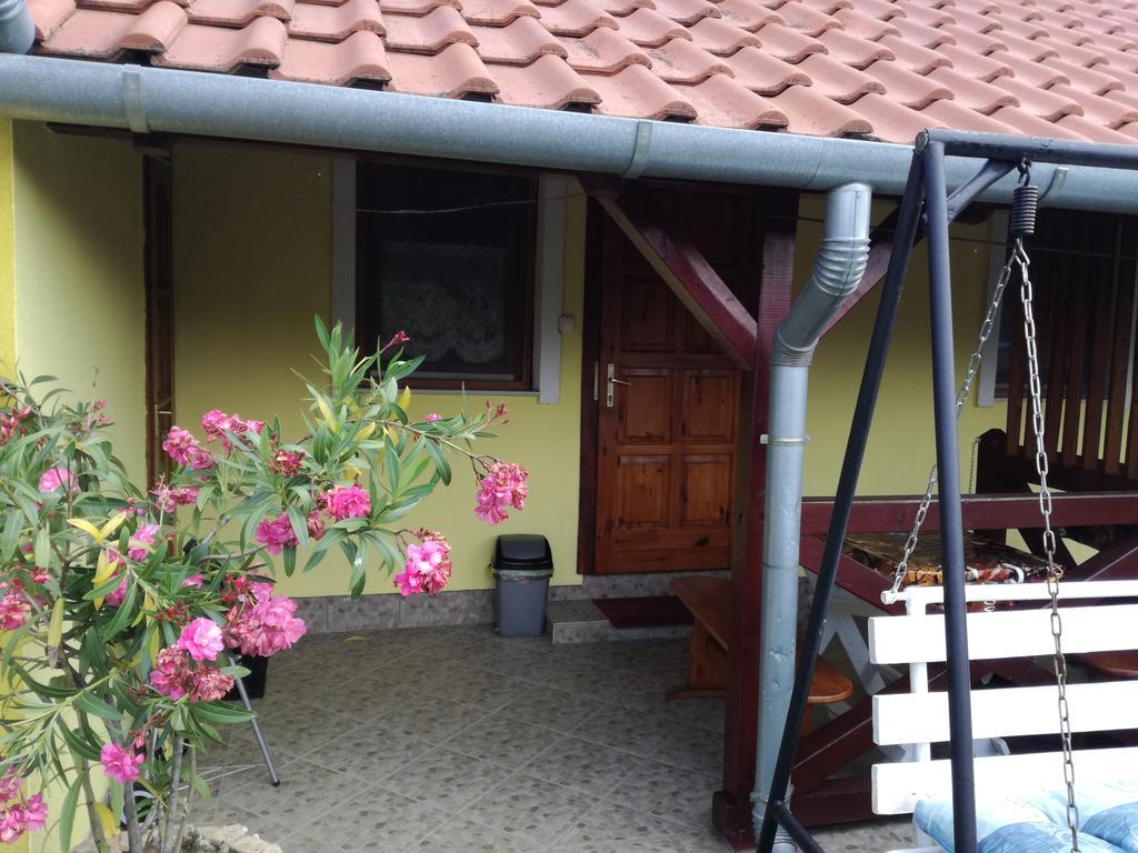 Tahiti Apartman Apartamento Hajdúszoboszló Exterior foto
